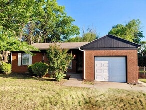 Building Photo - 1702 W Britton Rd