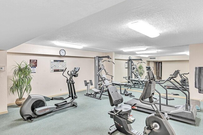 Building Photo - 525 N Ocean Blvd