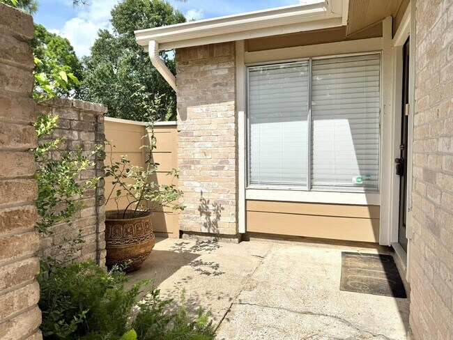 Building Photo - 11633 Village Pl Dr