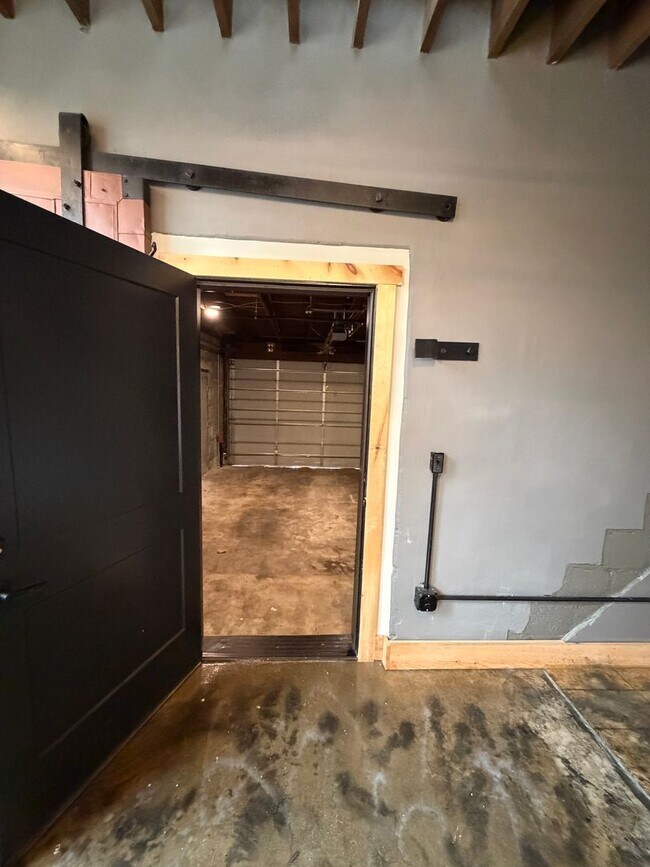Building Photo - 1 Bed w/ 1.5 bath LOFT apartment with 2 car GARAGE - Hanover, PA