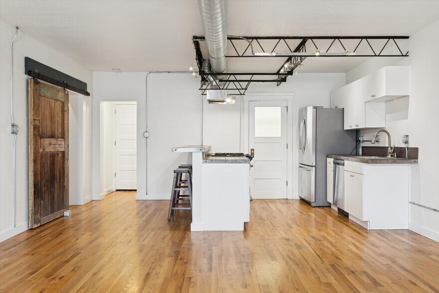Building Photo - 117 Elati St Unit #2