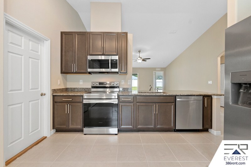Building Photo - 23 Ryding Ln