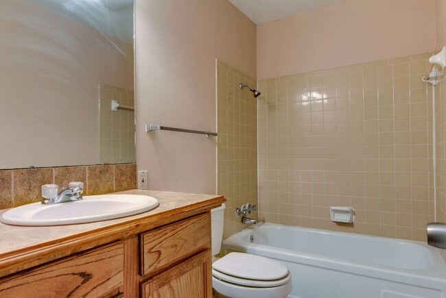 Building Photo - 2401 Brookridge Dr