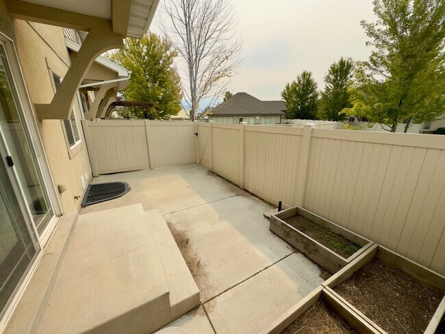 Building Photo - 634 E 60 S