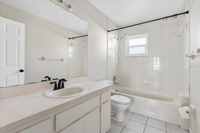 Building Photo - 5517 Loma Vista Dr E