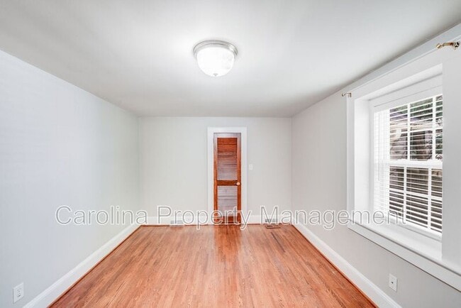 Building Photo - 2417 Laburnum Ave