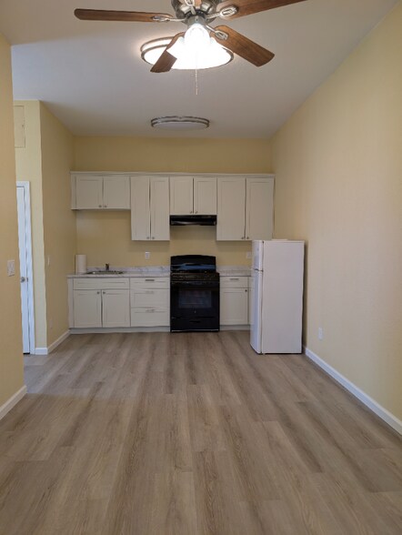 Building Photo - 3025 Myers St