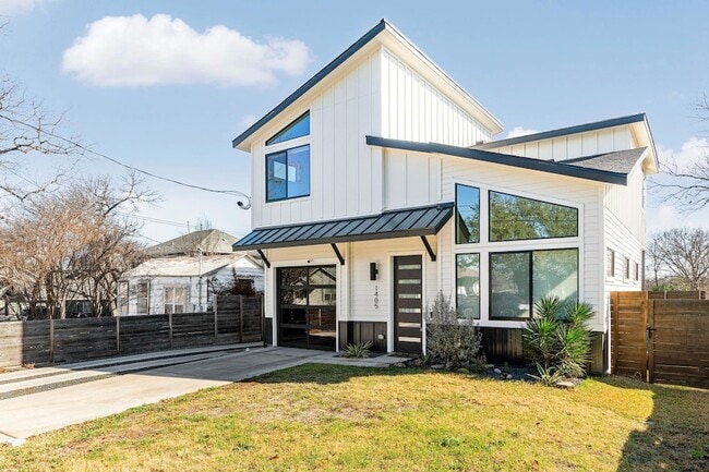 Building Photo - 1405 Perez St