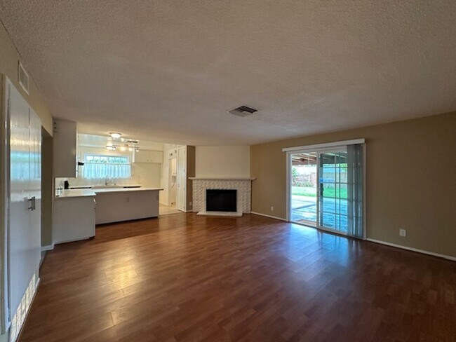 Building Photo - Stunning 5 bedroom tree lined cul-de-sac street in West Hills