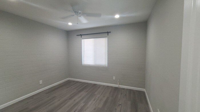 Building Photo - 5709 N 8th Pl