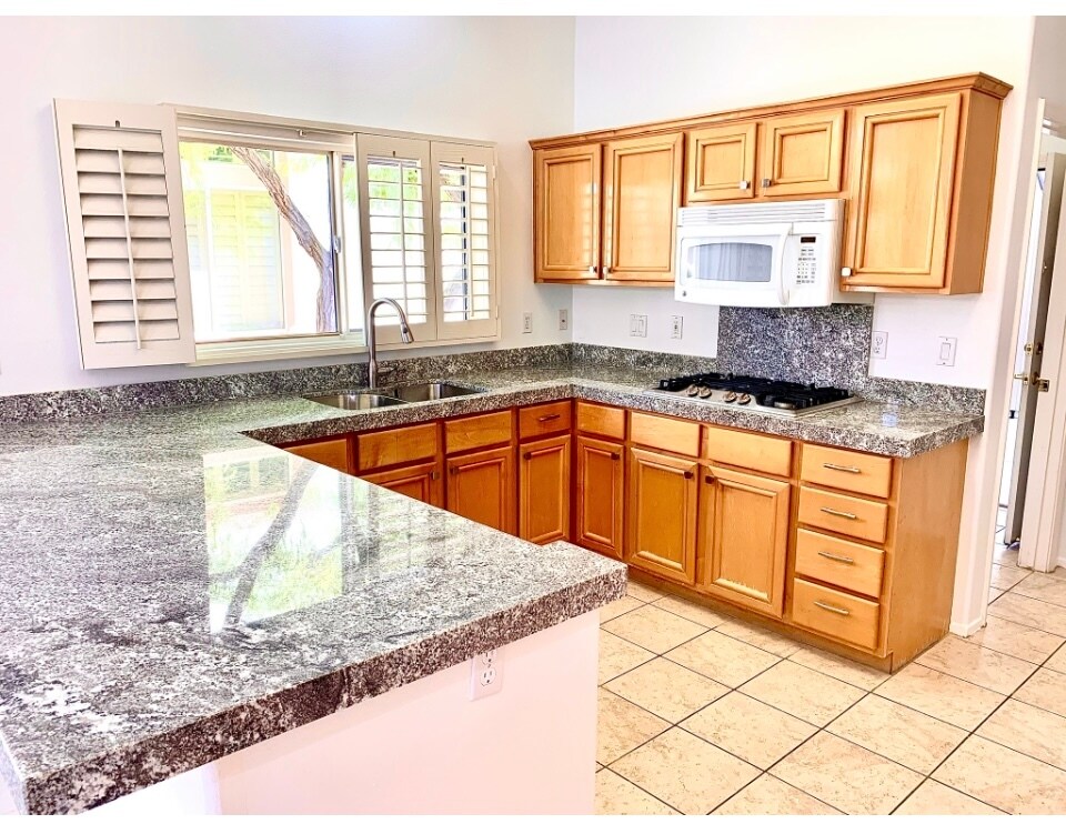 Kitchen - 38575 Orangecrest Rd