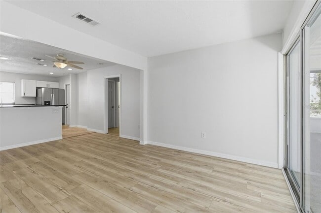 Building Photo - 5223 Shadow Lawn Dr