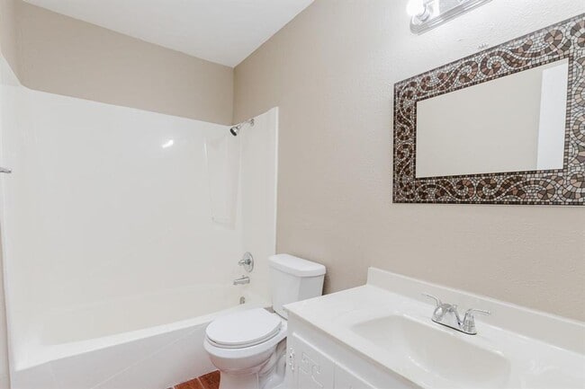 Building Photo - Cute, Clean Brick Home