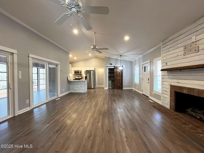 Building Photo - 105 Scuppernong Ct