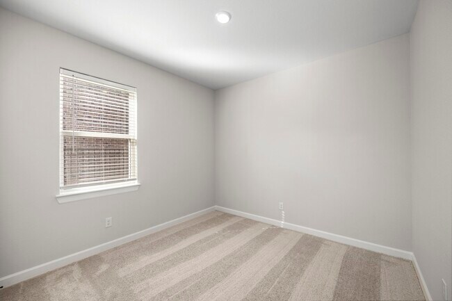 Building Photo - 3052 Sorrento Hl Dr