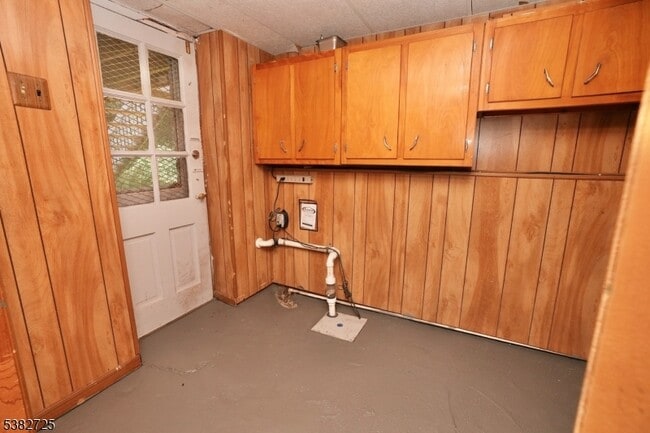 Building Photo - 25 Glenview Dr