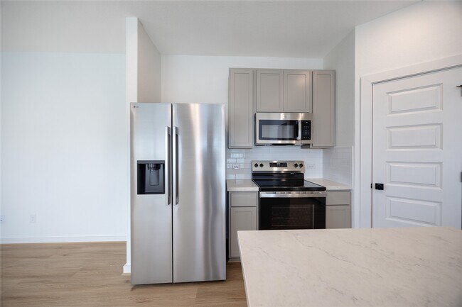 Building Photo - 2027 Longmire Villas Ct