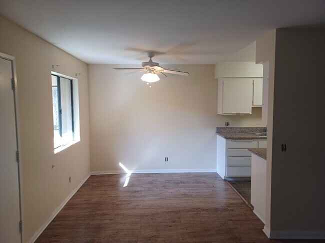 Building Photo - 1920 Peyton Ave