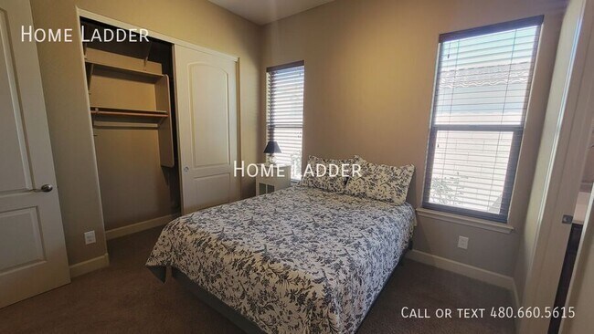 Building Photo - 1708 W Dusty Wren Dr