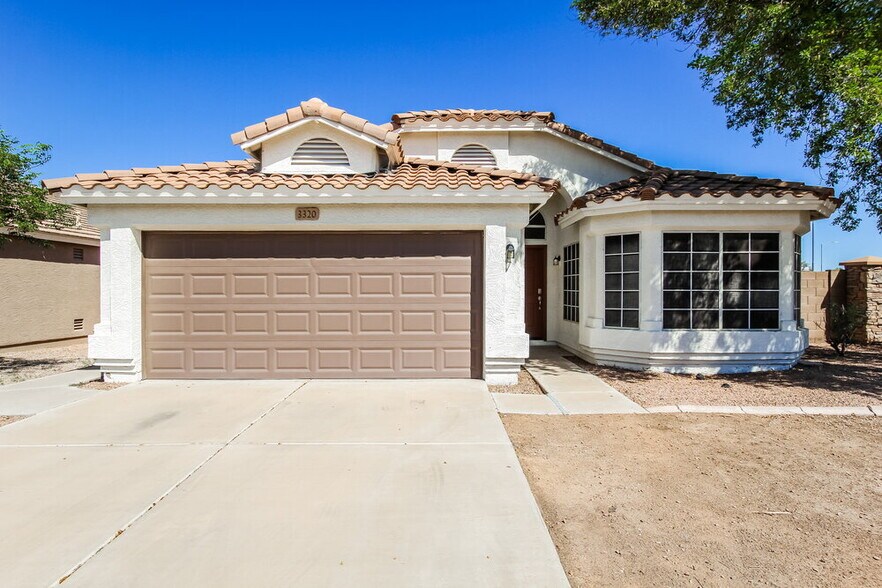 Primary Photo - 3320 W Glass Ln