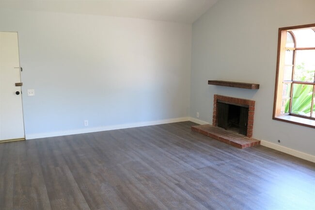 Building Photo - Beautiful 4-bedroom 2 bath Carpinteria hom...