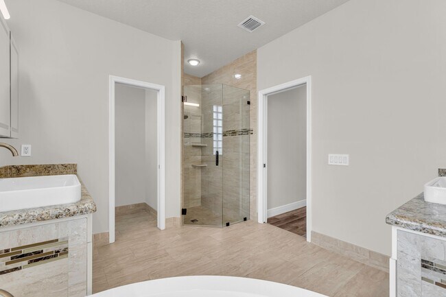 Building Photo - 950 Marina Dr