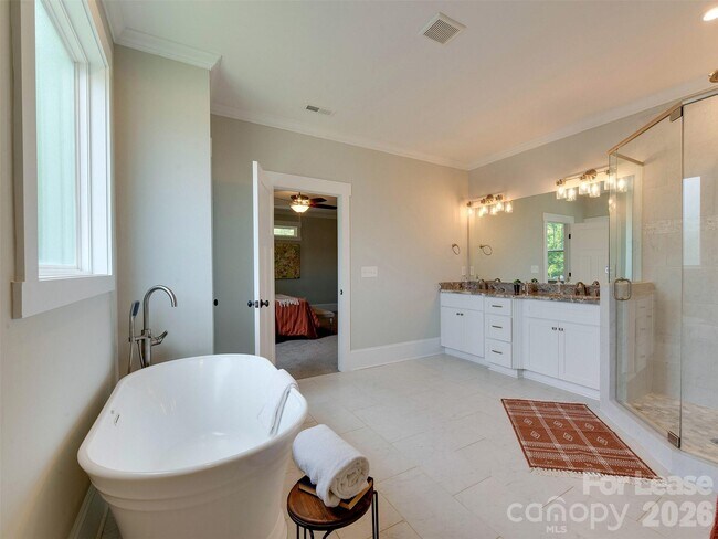 Building Photo - 326 State St