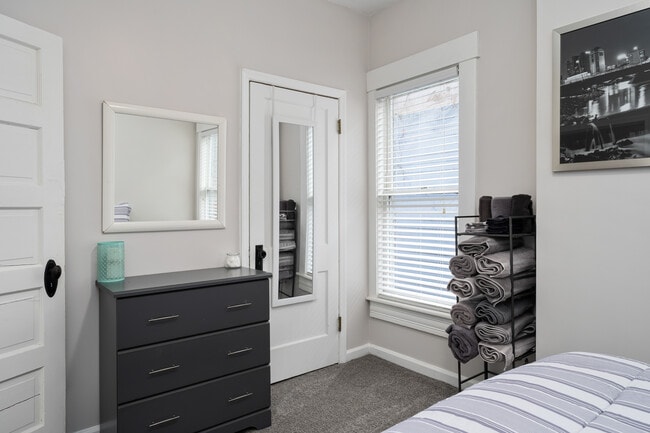 Building Photo - 802 Hamlet St