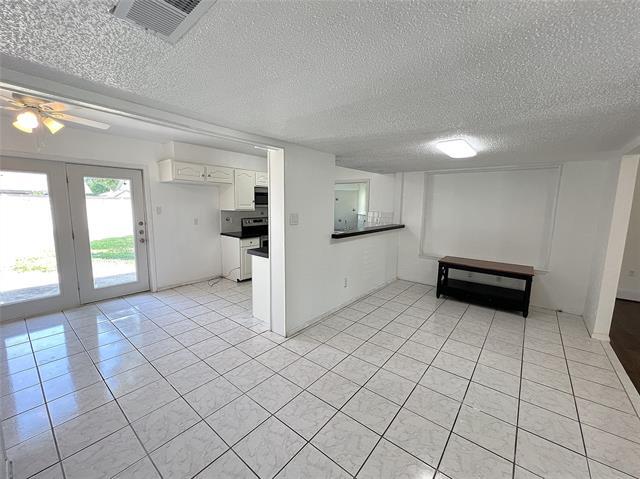 Building Photo - 2805 Meadow Park Dr