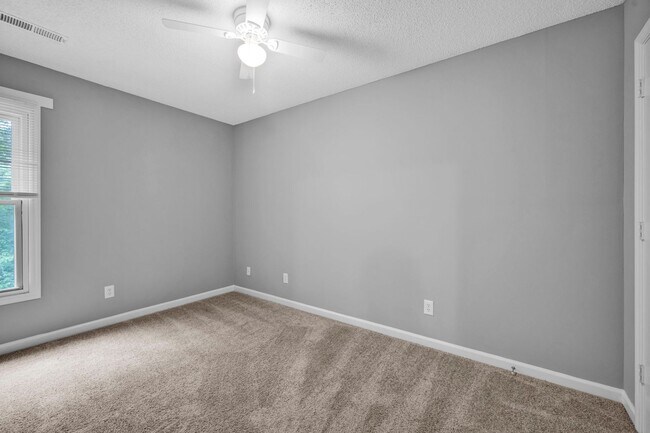 Building Photo - 2632 White Oak Ln