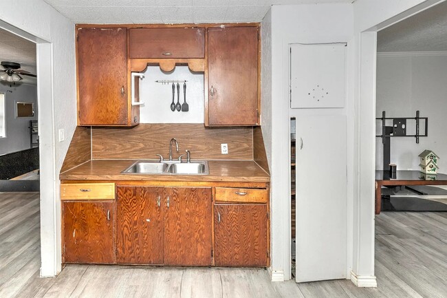 Building Photo - 606 N I St