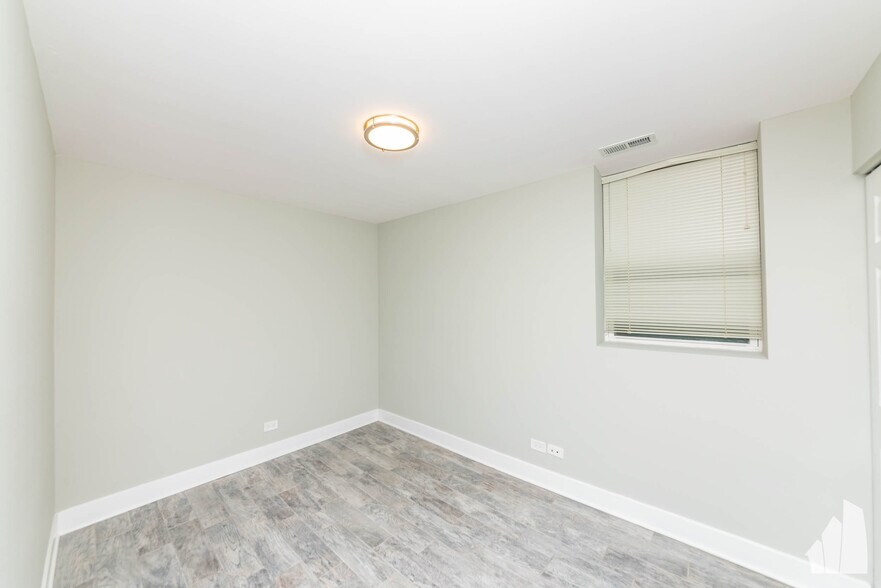 Building Photo - 2437 N Ashland Ave