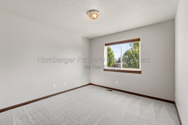 Building Photo - 17415 E Shamrock Ct