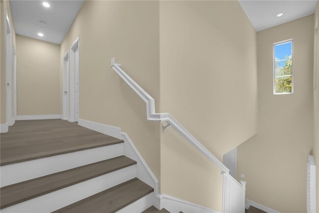 Building Photo - 64 Bianco