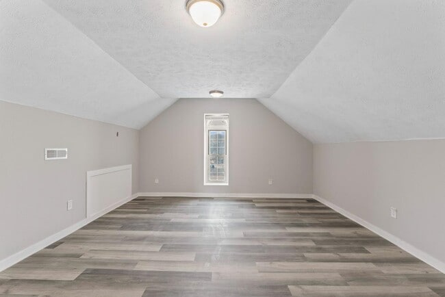 Building Photo - 621 E Main St