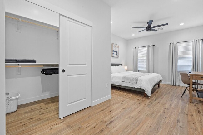 Building Photo - 3757 E Van Buren St