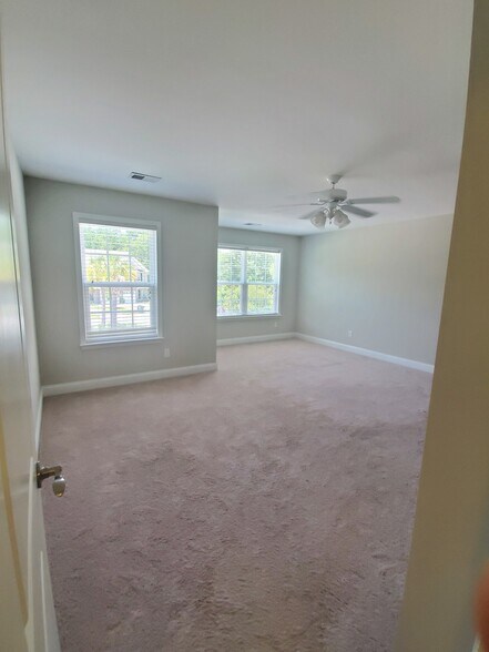 Large Master Bedroom - 1107 Bennington Dr