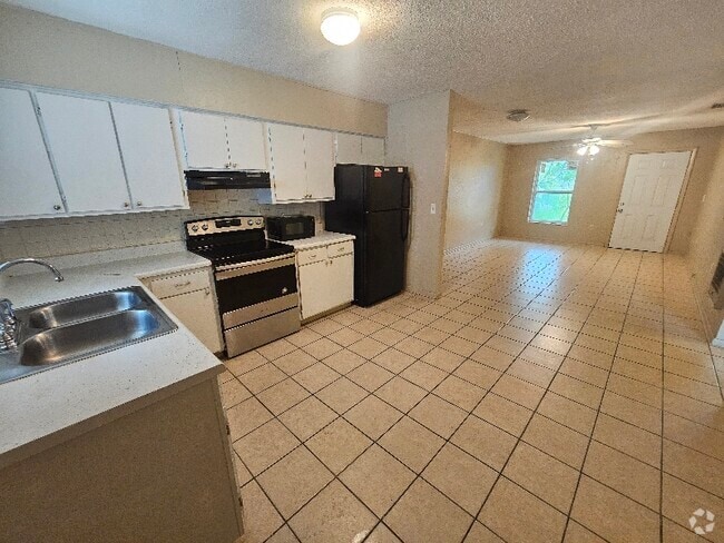 Building Photo - 1479 N Melrose Dr