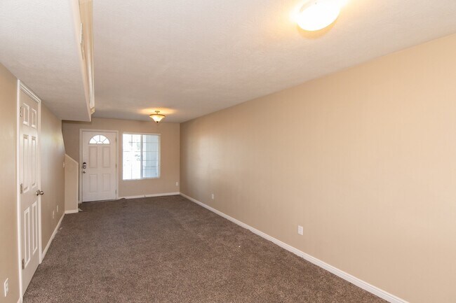 Building Photo - 475 N Redwood Rd