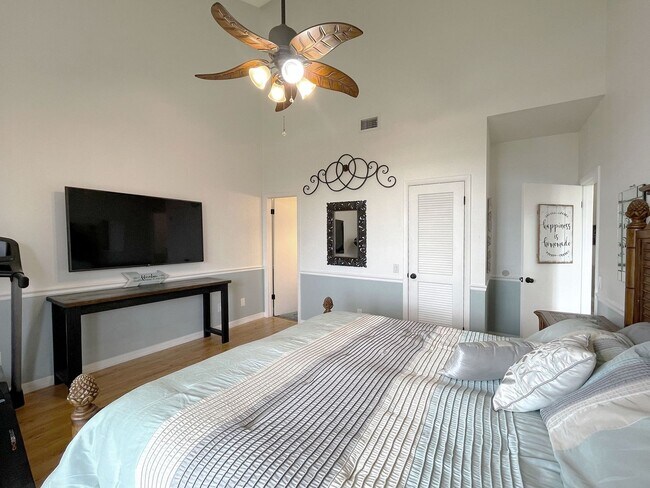 Building Photo - 2/2 Winterset FULLY FURNISHED Townhome!