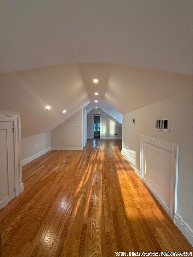 Building Photo - 70 Cottage Park Rd