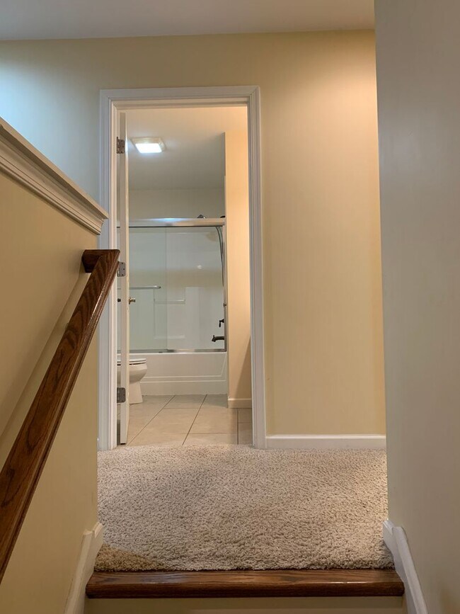 Building Photo - BEAUTIFUL 3 BED/2.5 BATH TOWNHOUSE!!