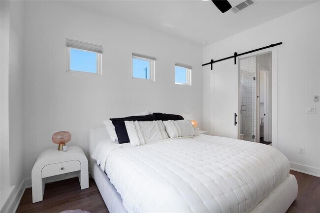 Building Photo - 4020 Valley View Rd