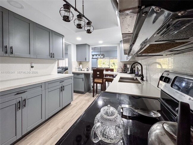 Building Photo - 19100 Bob-O-Link Dr