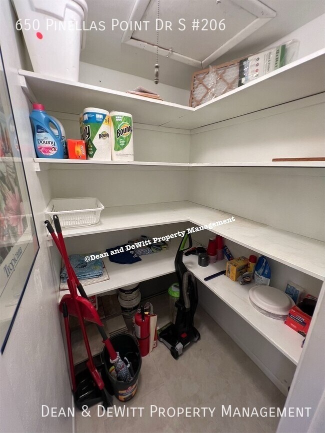 Building Photo - 650 Pinellas Point Dr S