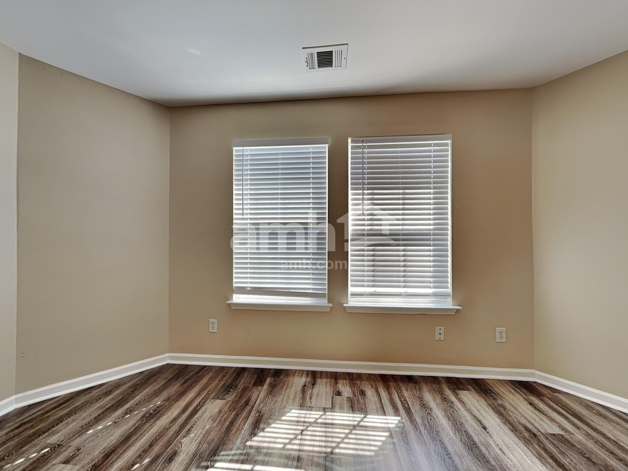 Building Photo - 4 Laurel Ln