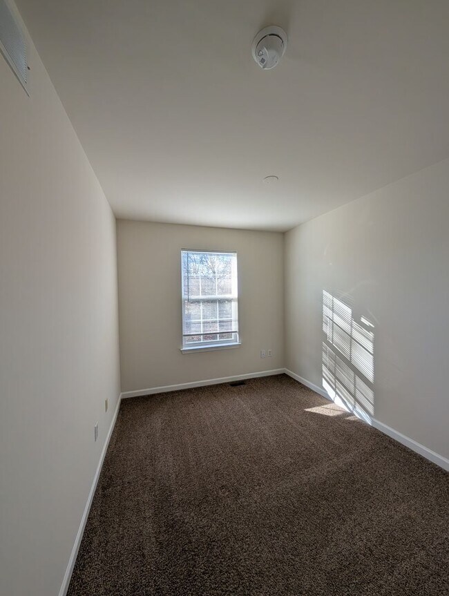 Building Photo - 322 Caribou Ln