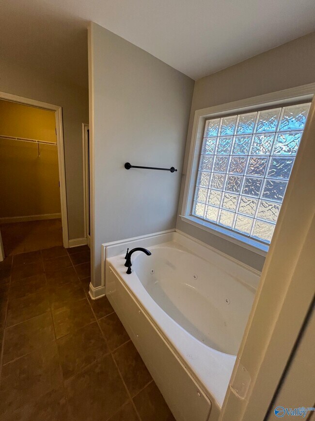 Building Photo - 206 Healey Dr