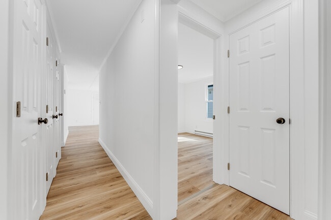 Building Photo - 702 E Park Ave