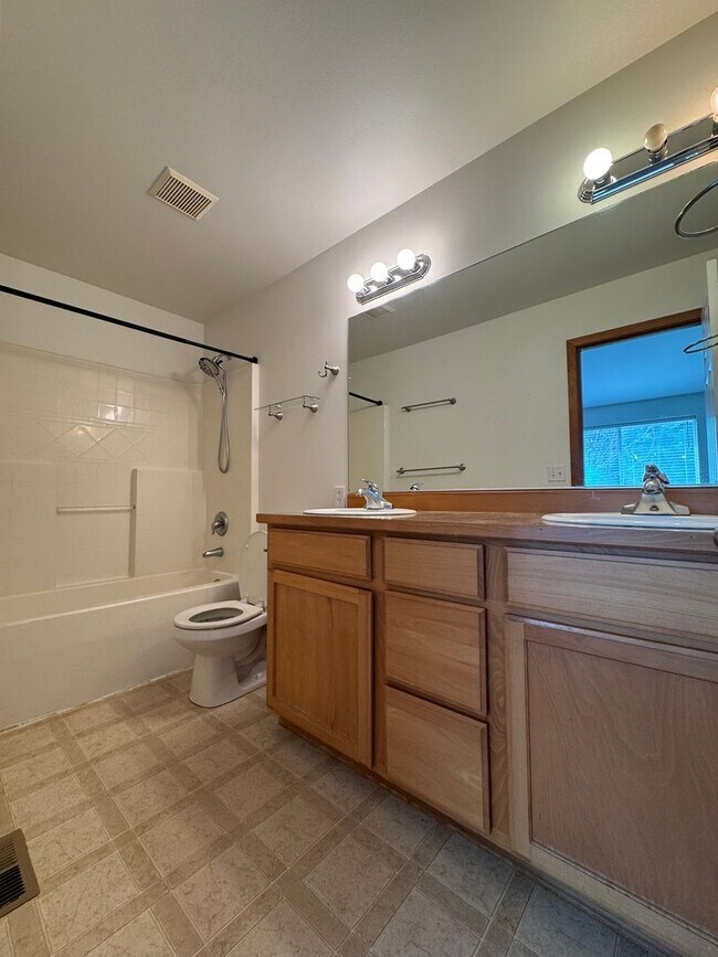 Building Photo - Spacious 4-Bedroom Home for Lease in Cul-d...